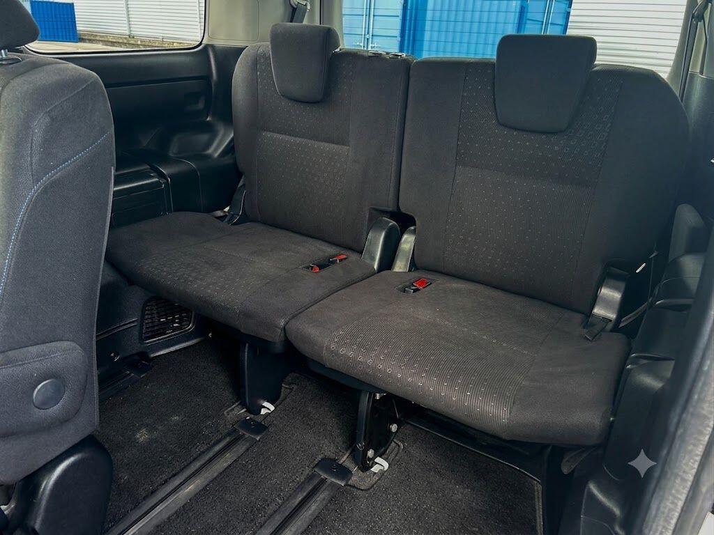 Toyota Noah 2014 view 27