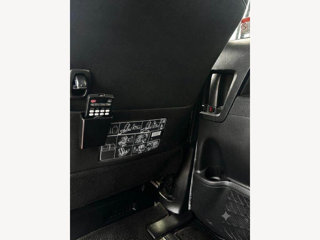 Toyota Noah 2014 view 13