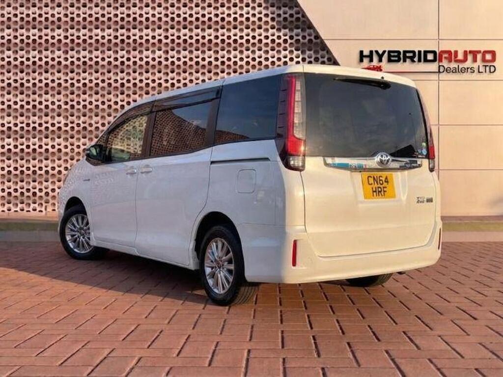 Toyota Noah 2014 view 2