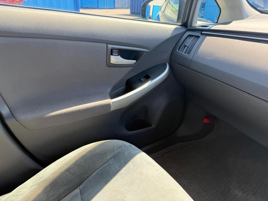2011 Toyota Prius (Hybrid, Very Good Condition) view 12