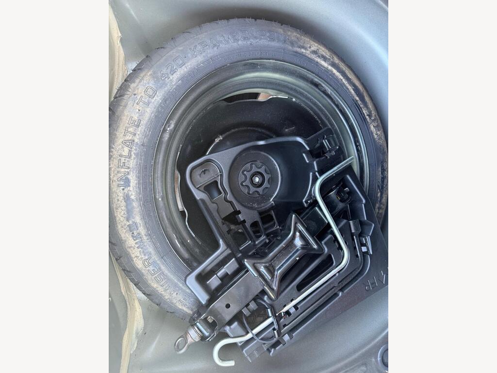 2011 Toyota Prius (Hybrid, Very Good Condition) view 16