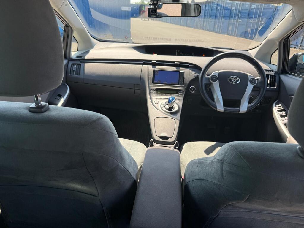 2011 Toyota Prius (Hybrid, Very Good Condition) view 17